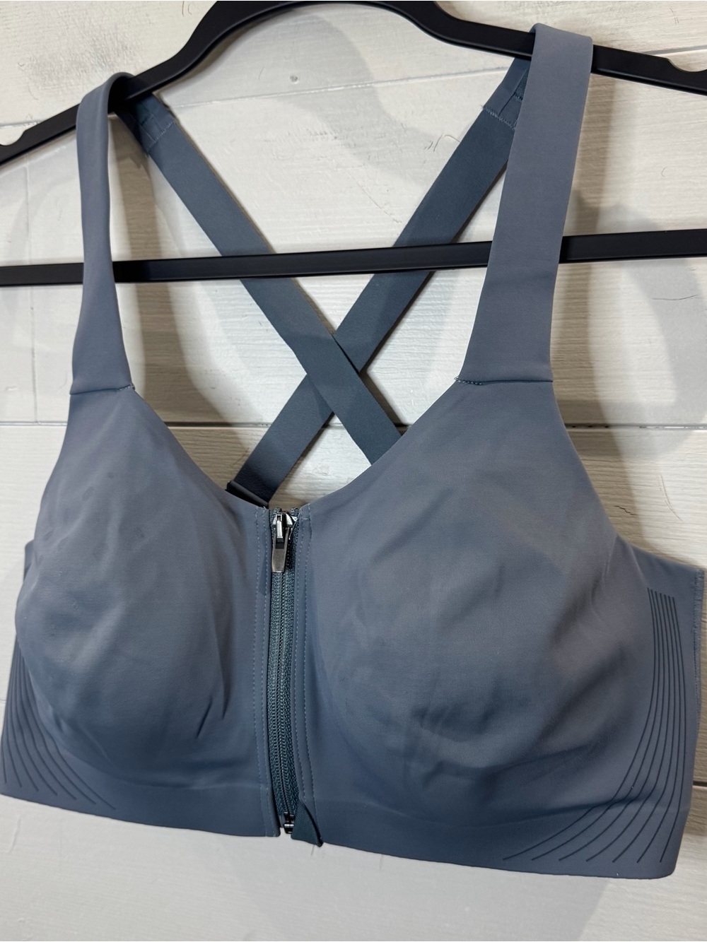 Victoria's Secret VSX Women’s Front-Zip Sports Bra - Gray Size 34DD - Picture 3 of 7